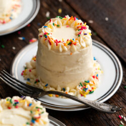 Celebrate any occasion with these perfectly sized Mini Cakes. Individual soft fluffy cakes coated in a silky smooth buttercream.